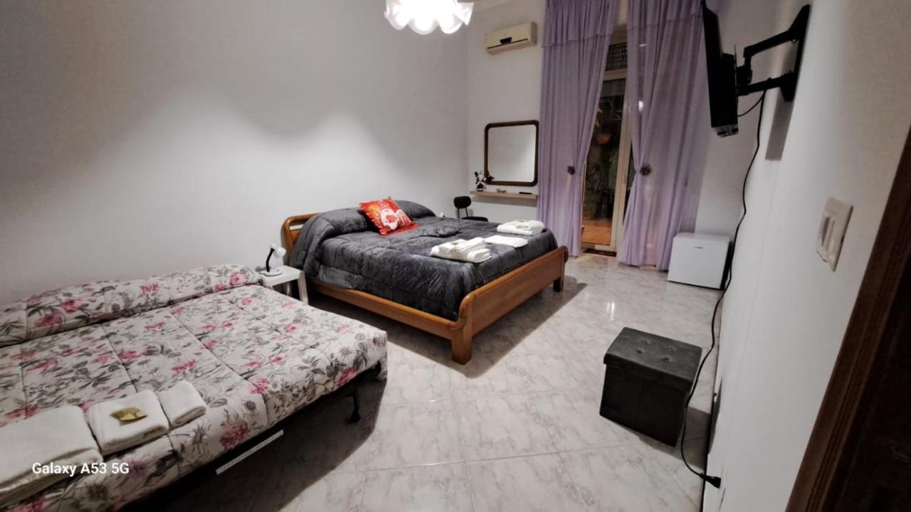 Aurora E Dad Naples Center B&B Εξωτερικό φωτογραφία